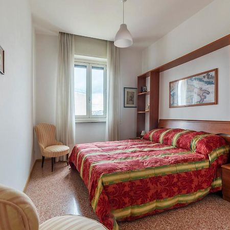 Sunny Apartment Piramide Rome Bagian luar foto