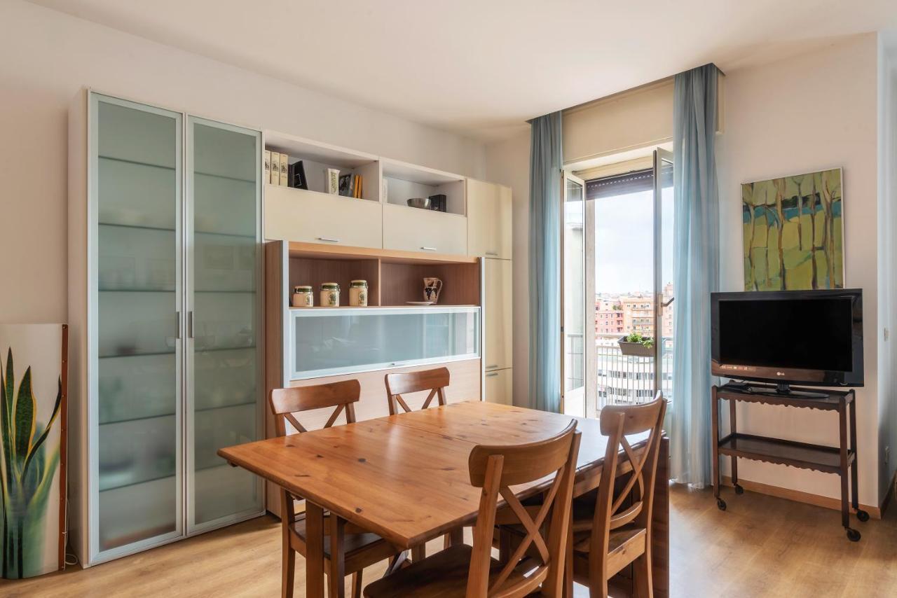 Sunny Apartment Piramide Rome Bagian luar foto