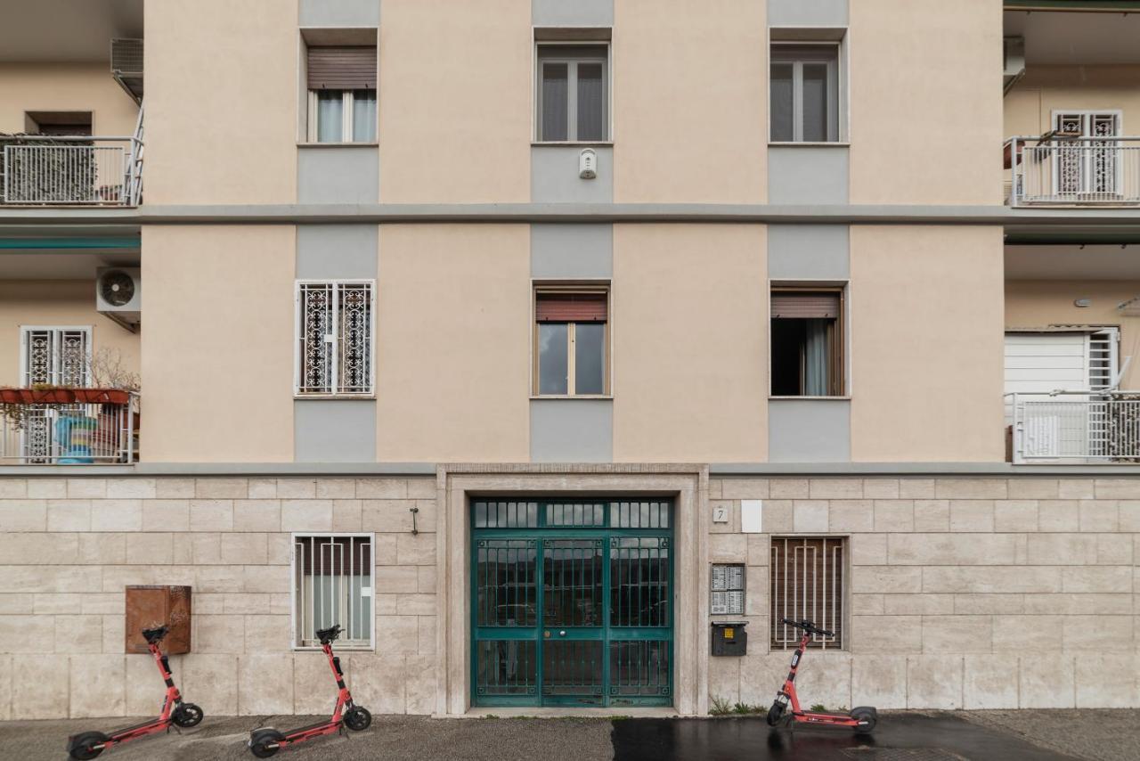 Sunny Apartment Piramide Rome Bagian luar foto