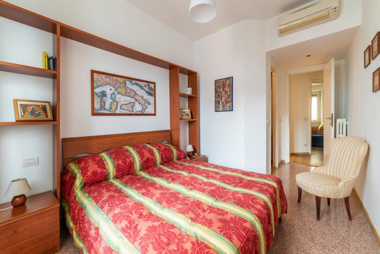 Sunny Apartment Piramide Rome Bagian luar foto